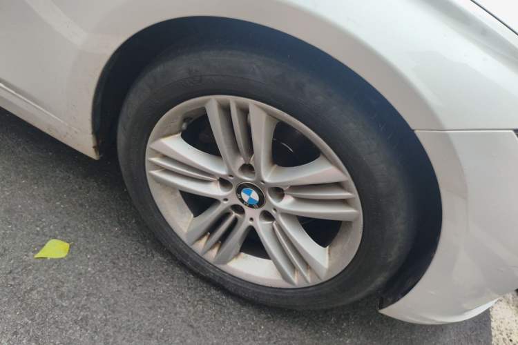 Used BMW 3 Series 2017 320Li Fashion Model Right Front Wheel Hub