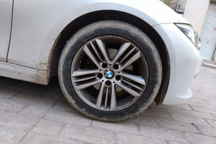 Used BMW 3 Series 2017 320Li Fashion Model Right Front Wheel Hub