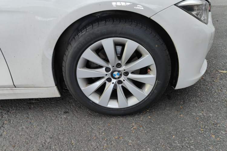 Used BMW 3 Series 2017 318Li Fashion Model Right Front Wheel Hub
