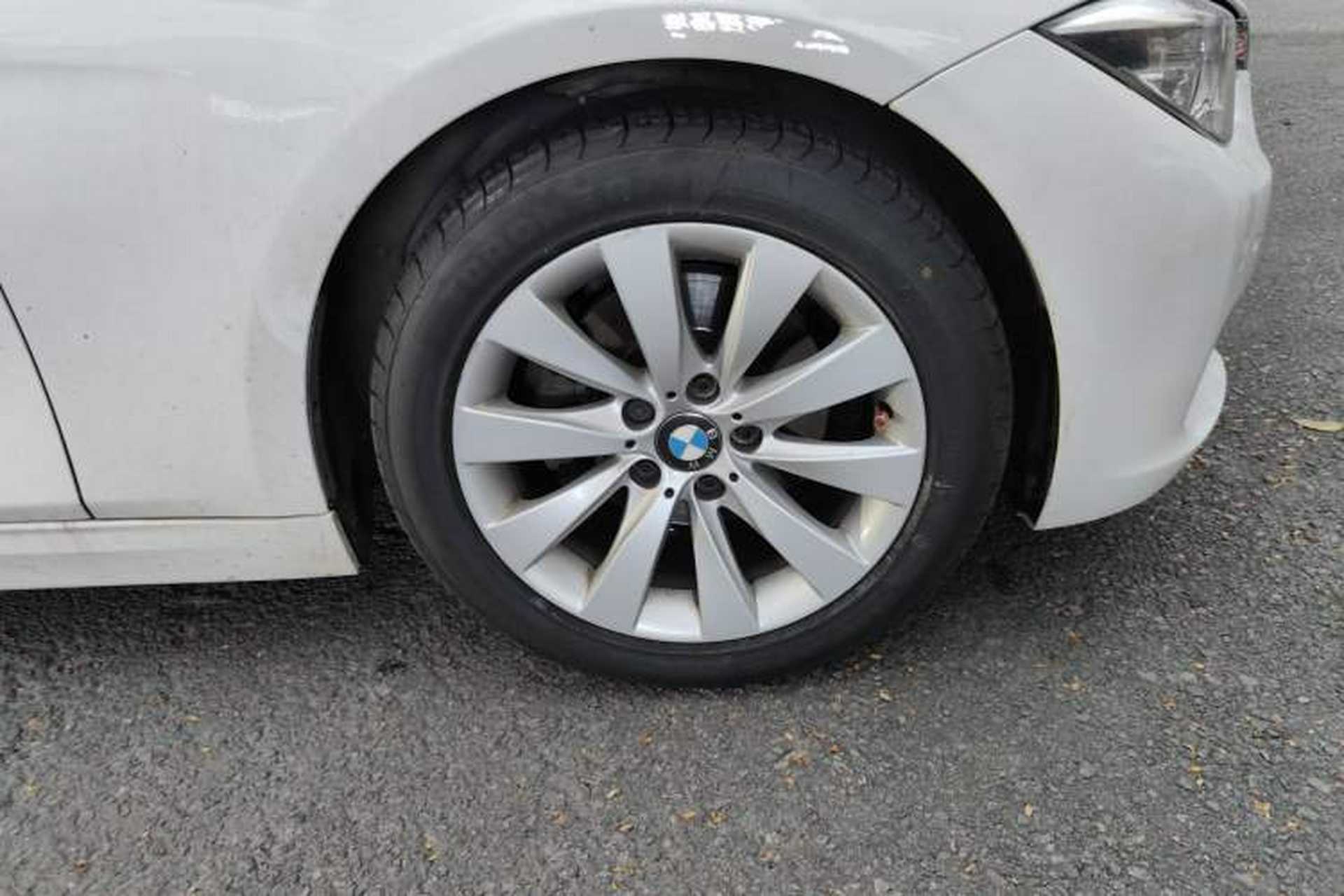 Used BMW 3 Series 2017 318Li Fashion Model Right Front Wheel Hub