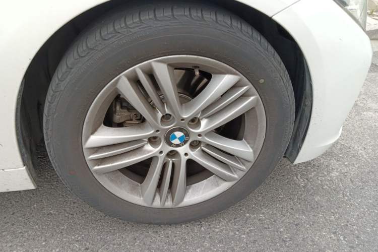 Used BMW 3 Series 2017 320Li Fashion Model Right Front Wheel Hub