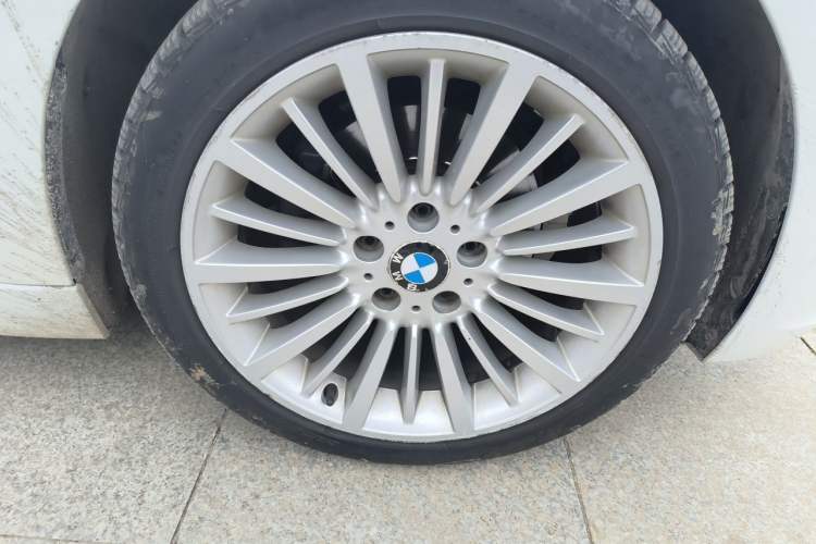 Used BMW 3 Series 2017 320Li Fashion Model Right Front Wheel Hub
