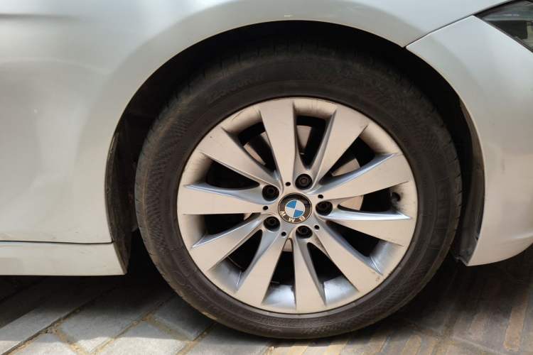 Used BMW 3 Series 2017 318Li Fashion Model Right Front Wheel Hub