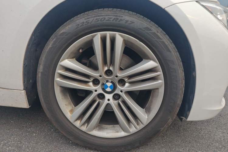 Used BMW 3 Series 2017 320Li Fashion Model Right Front Wheel Hub