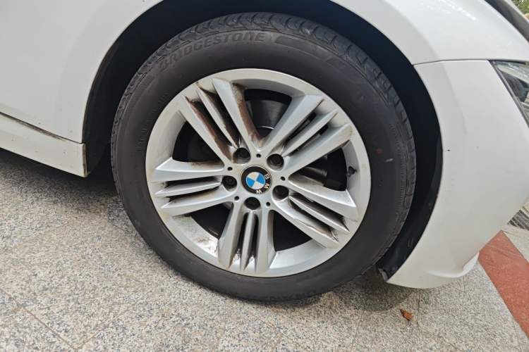 Used BMW 3 Series 2017 320Li Fashion Model Right Front Wheel Hub
