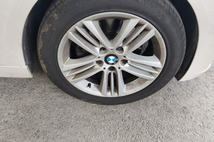 Used BMW 3 Series 2017 320Li Fashion Model Right Front Wheel Hub