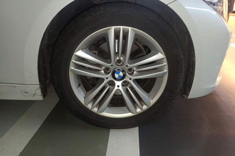 Used BMW 3 Series 2017 320Li Fashion Model Right Front Wheel Hub