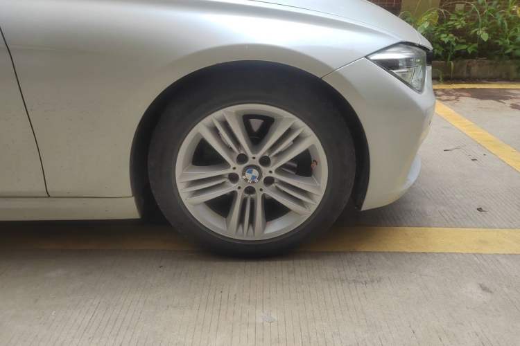 Used BMW 3 Series 2017 320Li Fashion Model Right Front Wheel Hub