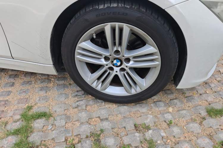 Used BMW 3 Series 2017 320Li Fashion Model Right Front Wheel Hub