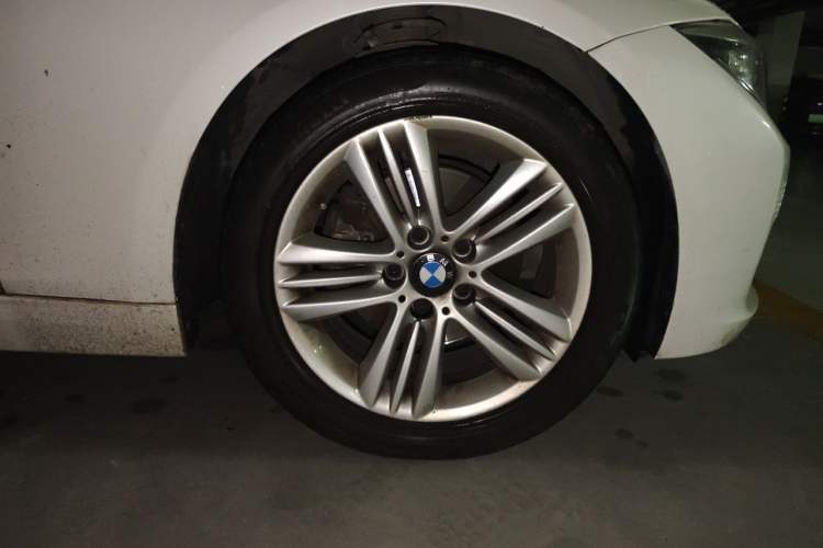 Used BMW 3 Series 2017 320Li Fashion Model Right Front Wheel Hub