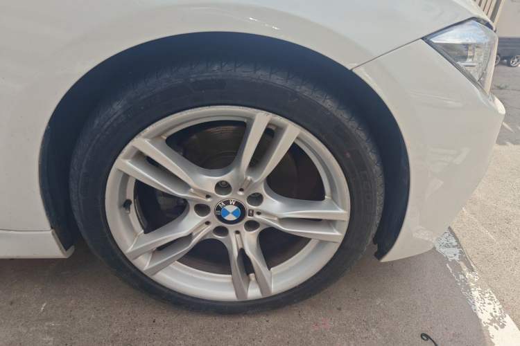 Used BMW 3 Series 2017 320Li M Sport Edition Right Front Wheel Hub