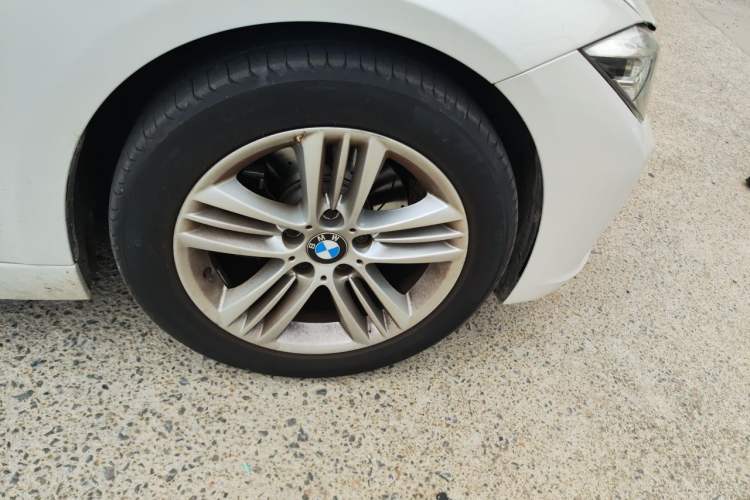 Used BMW 3 Series 2017 320Li Fashion Model Right Front Wheel Hub