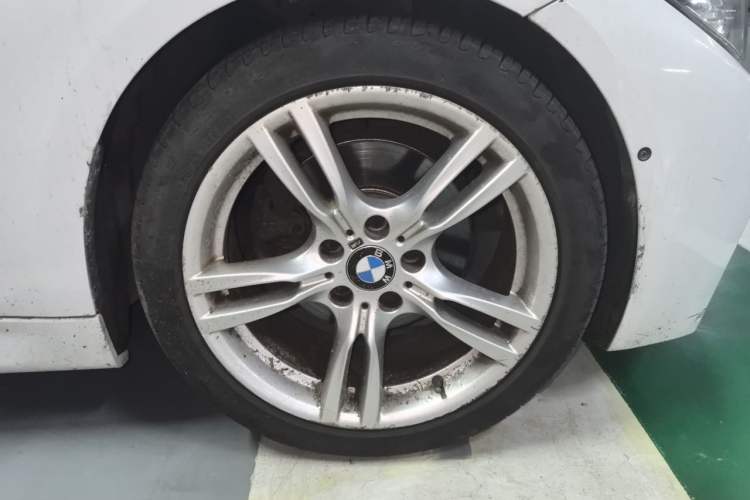 Used BMW 3 Series 2017 320Li M Sport Edition Right Front Wheel Hub