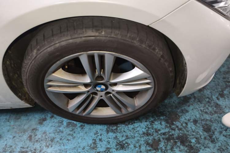 Used BMW 3 Series 2017 320Li Fashion Model Right Front Wheel Hub