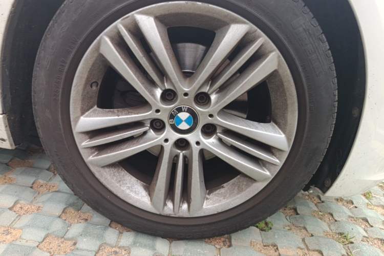 Used BMW 3 Series 2017 320Li Fashion Model Right Front Wheel Hub