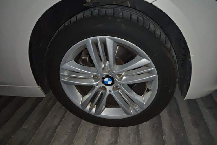 Used BMW 3 Series 2017 318i Fashion Model Right Front Wheel Hub
