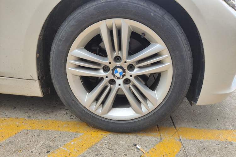 Used BMW 3 Series 2017 320Li Fashion Model Right Front Wheel Hub