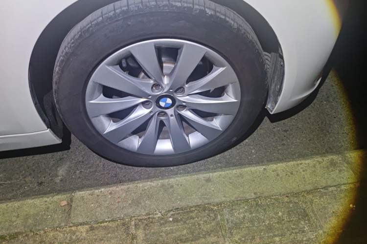 Used BMW 3 Series 2017 318Li Fashion Model Right Front Wheel Hub