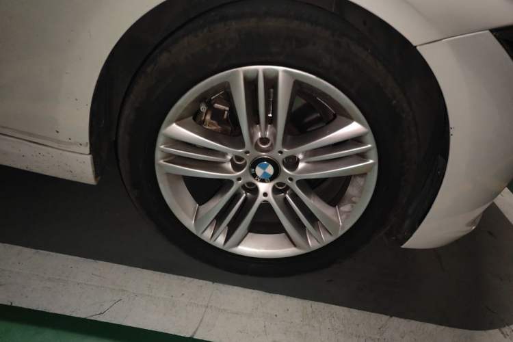 Used BMW 3 Series 2017 320Li Fashion Model Right Front Wheel Hub