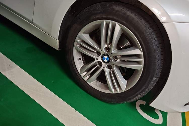 Used BMW 3 Series 2017 318i Fashion Model Right Front Wheel Hub