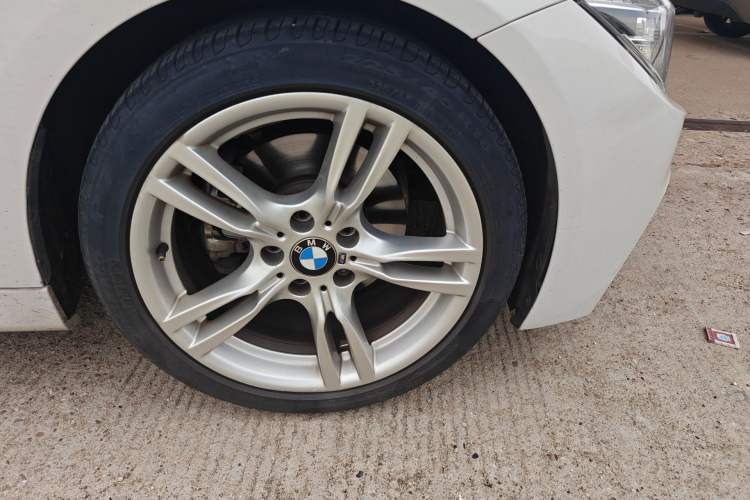 Used BMW 3 Series 2017 320i M Sport Right Front Wheel Hub