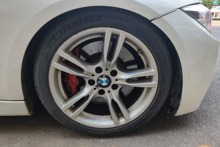 Used BMW 3 Series 2017 320i M Sport Right Front Wheel Hub