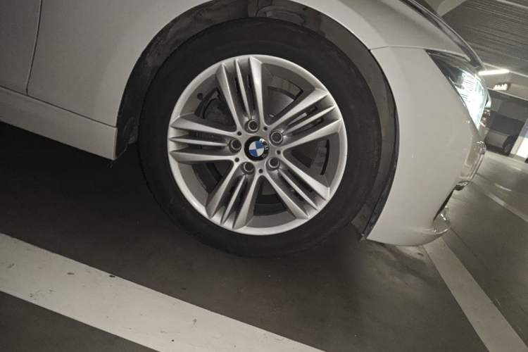Used BMW 3 Series 2017 320Li Fashion Model Right Front Wheel Hub