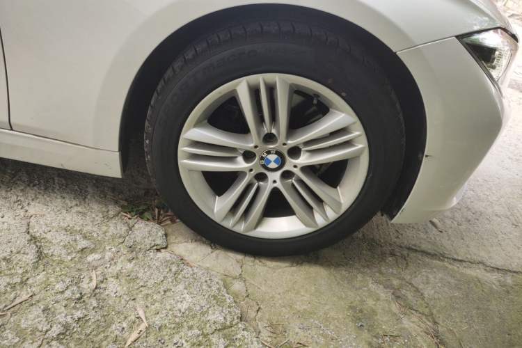 Used BMW 3 Series 2017 320Li Fashion Model Right Front Wheel Hub
