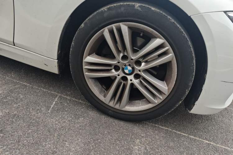 Used BMW 3 Series 2017 320Li Fashion Model Right Front Wheel Hub