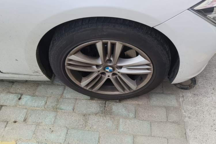 Used BMW 3 Series 2017 320Li Fashion Model Right Front Wheel Hub