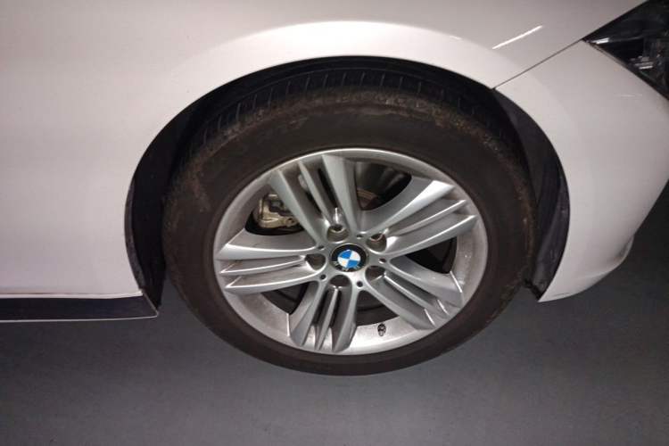 Used BMW 3 Series 2017 320Li Fashion Model Right Front Wheel Hub