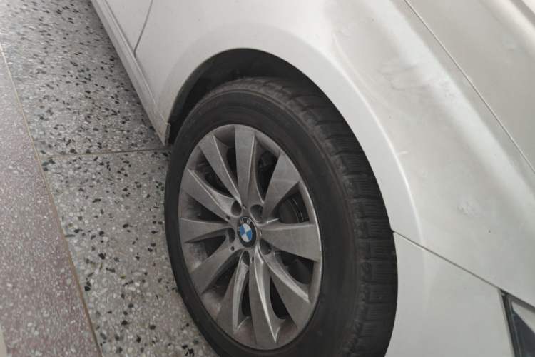 Used BMW 3 Series 2017 318Li Fashion Model Right Front Wheel Hub