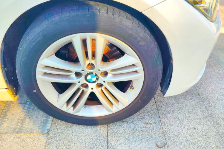 Used BMW 3 Series 2017 320Li Fashion Model Right Front Wheel Hub