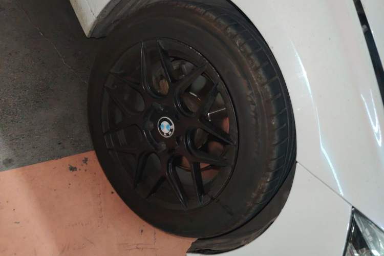 Used BMW 3 Series 2017 320Li Fashion Model Right Front Wheel Hub