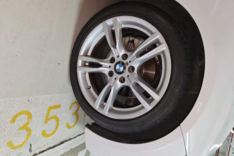 Used BMW 3 Series 2017 320i M Sport Right Front Wheel Hub