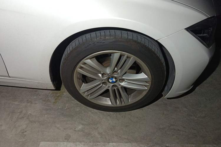 Used BMW 3 Series 2017 320Li Fashion Model Right Front Wheel Hub