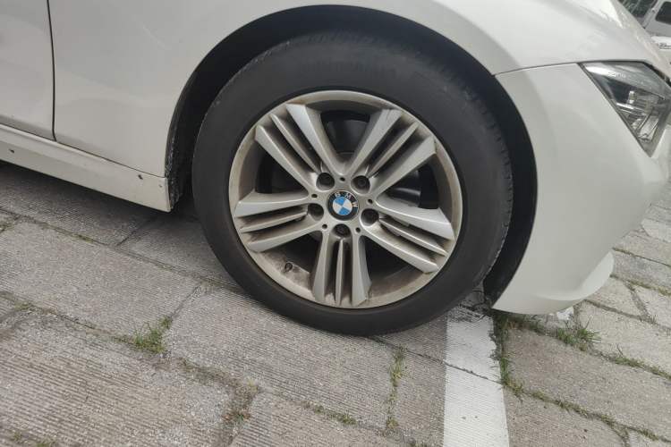 Used BMW 3 Series 2017 320Li Fashion Model Right Front Wheel Hub