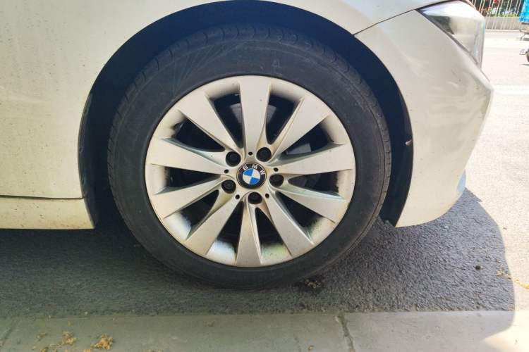 Used BMW 3 Series 2017 318Li Fashion Model Right Front Wheel Hub