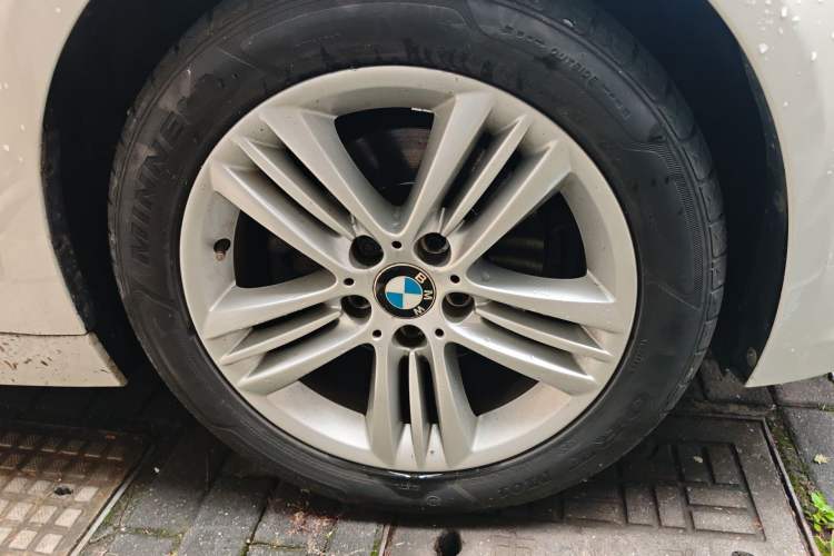 Used BMW 3 Series 2017 320Li Fashion Model Right Front Wheel Hub