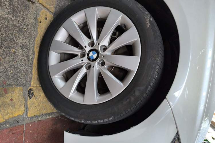 Used BMW 3 Series 2017 318Li Fashion Model Right Front Wheel Hub