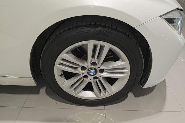 Used BMW 3 Series 2017 320Li Fashion Model Right Front Wheel Hub