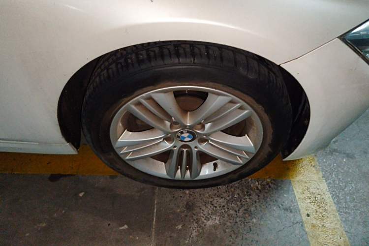 Used BMW 3 Series 2017 320Li Fashion Model Right Front Wheel Hub