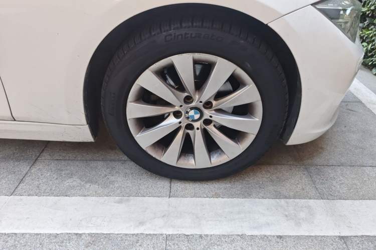 Used BMW 3 Series 2017 318Li Fashion Model Right Front Wheel Hub