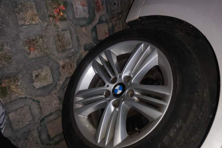 Used BMW 3 Series 2017 320Li Fashion Model Right Front Wheel Hub