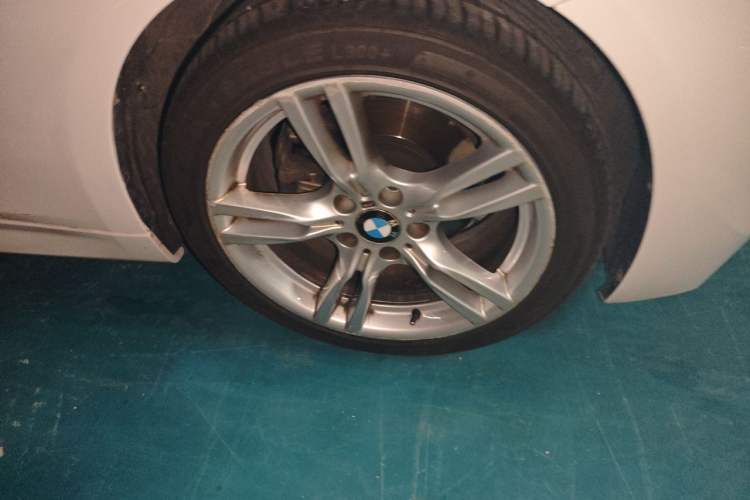 Used BMW 3 Series 2017 320i M Sport Right Front Wheel Hub