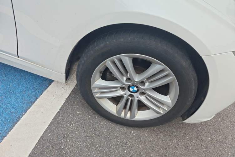 Used BMW 3 Series 2017 320Li Fashion Model Right Front Wheel Hub