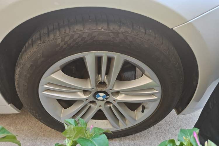 Used BMW 3 Series 2017 320Li Fashion Model Right Front Wheel Hub