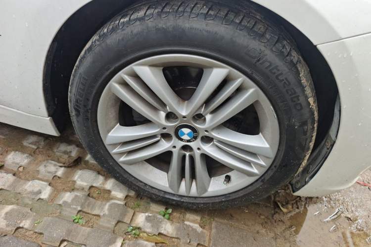 Used BMW 3 Series 2017 320Li Fashion Model Right Front Wheel Hub