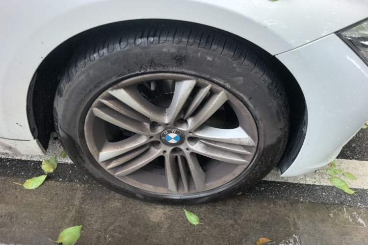 Used BMW 3 Series 2017 320Li Fashion Model Right Front Wheel Hub