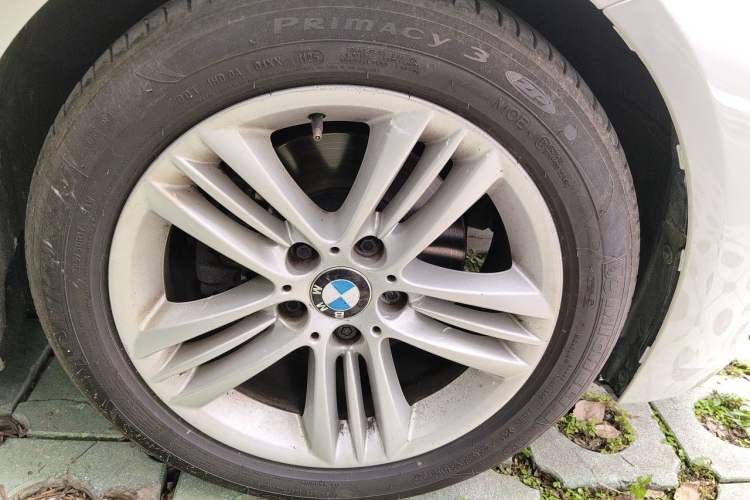 Used BMW 3 Series 2017 320Li Fashion Model Right Front Wheel Hub